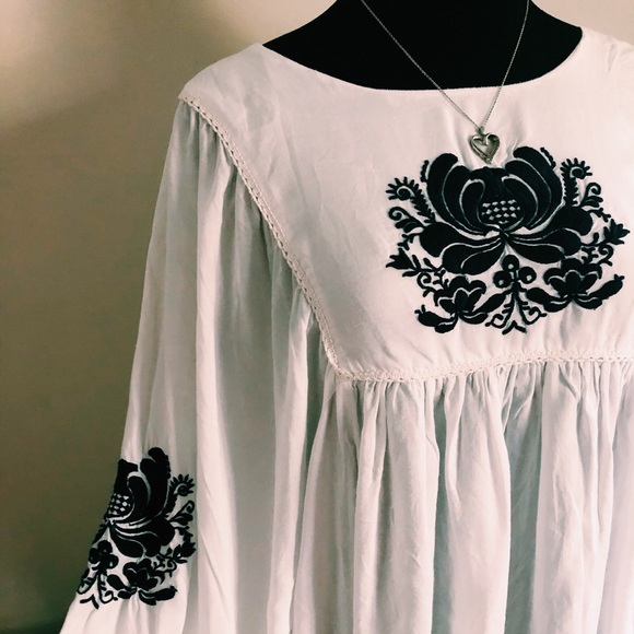 NWT Long Sleeved Soft Pleated Blouse - Picture 2 of 5